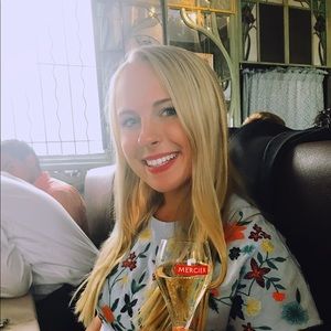 Meet your Posher, Elizabeth